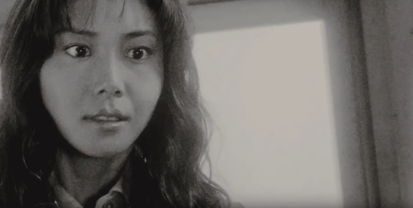 Asakawa in the midst of a vision in Ringu (1998)