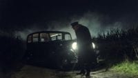 Charlie Manx (Zachary Quinto) lurks in front of his Rolls-Royce Wraith in the NOS4A2 pilot