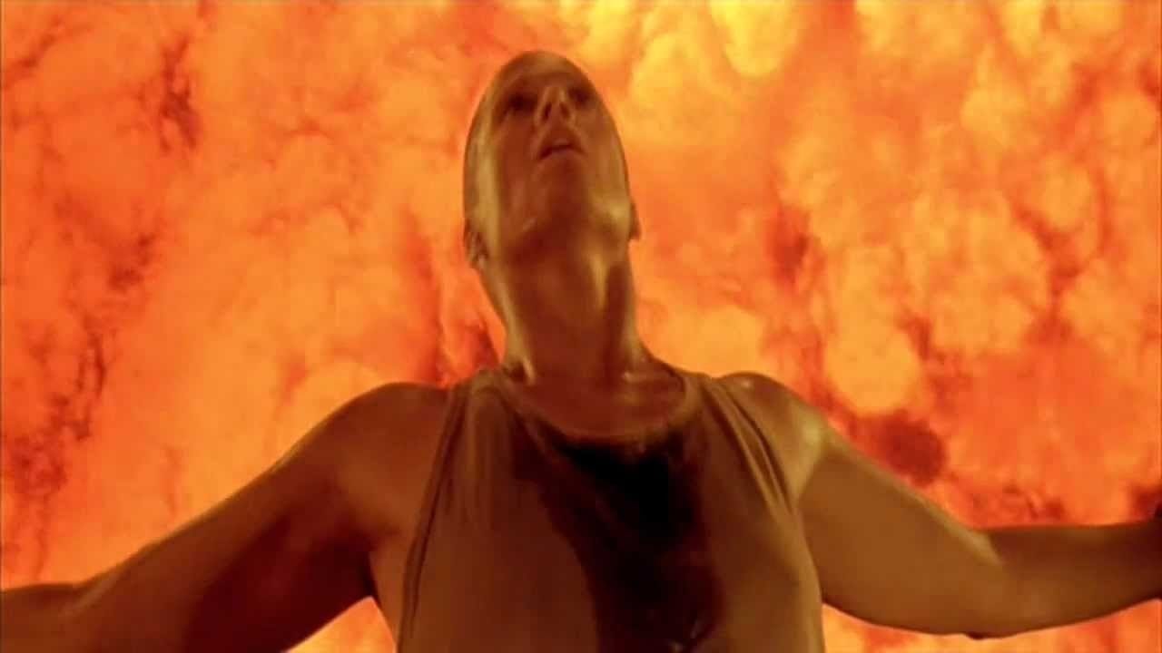 Ripley descends into lava in Alien 3