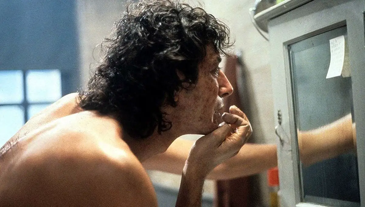 https://horrorobsessive.com/wp-content/uploads/2019/06/the_fly_jeff_goldblum_mirror_hero.jpg