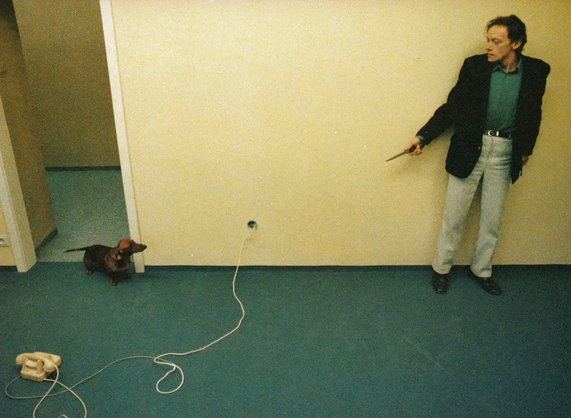 Erwin Leder cornered by a Dachshund in Angst