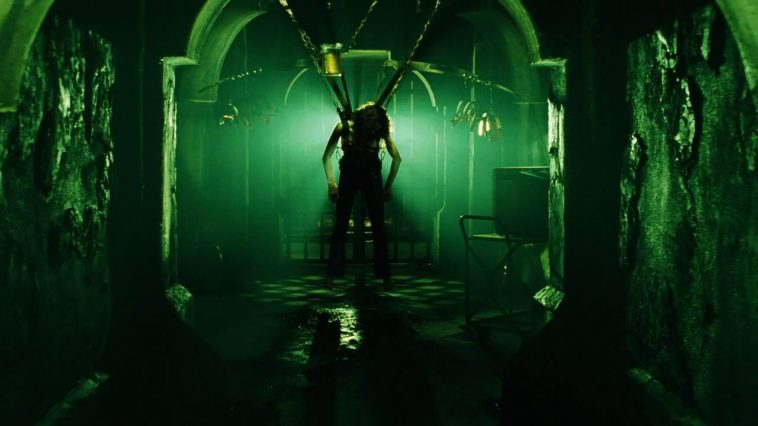 Kerry hanging from her trap in Saw 3