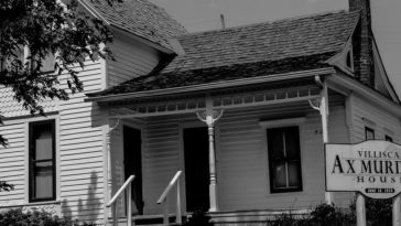 black and white image of the Villisca Ax Murder House with sign out front.