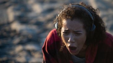 Jasmin Savoy Brown as Alexis, experiencing the Sound of Violence
