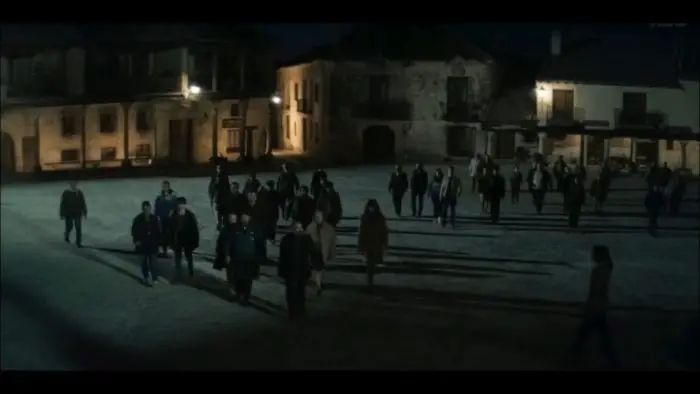 Padre Vergara gets the whole town possessed to have them attack Elena and Paco