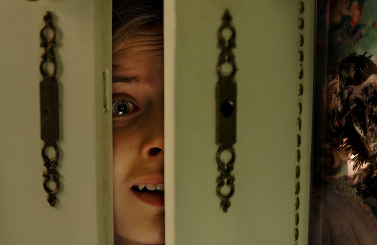 Tinja looking through a door