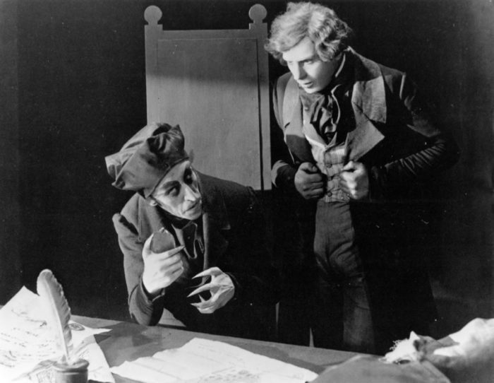 Thomas Hutter talking to Count Orlok