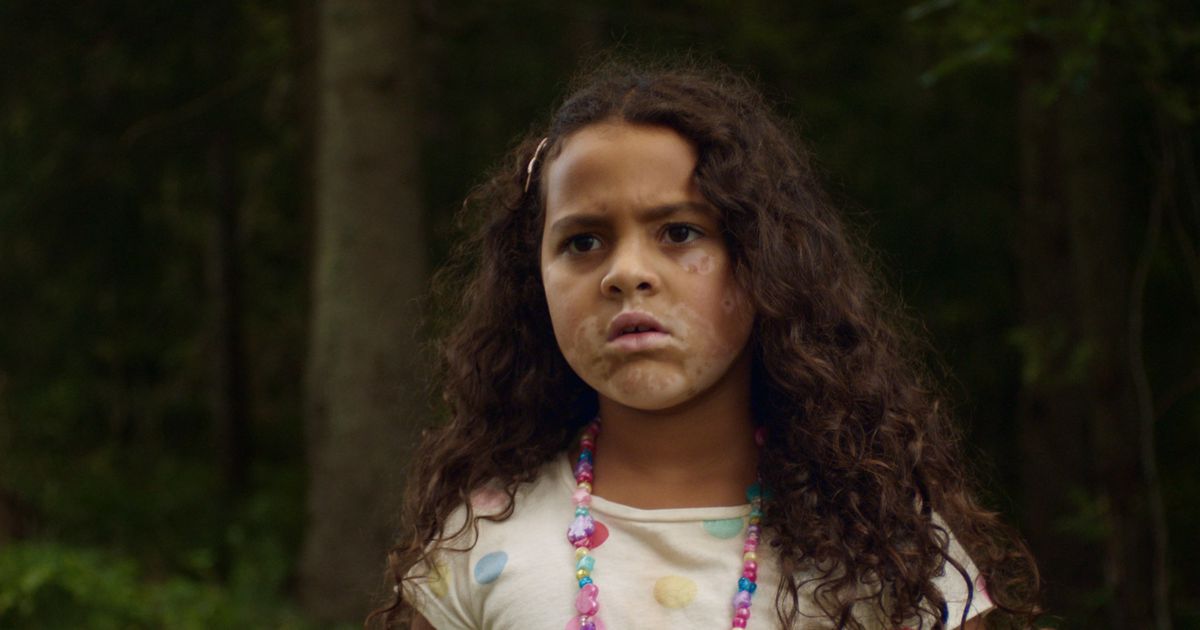Mina Yasmin Bremseth Asheim as the empathetic Aisha
