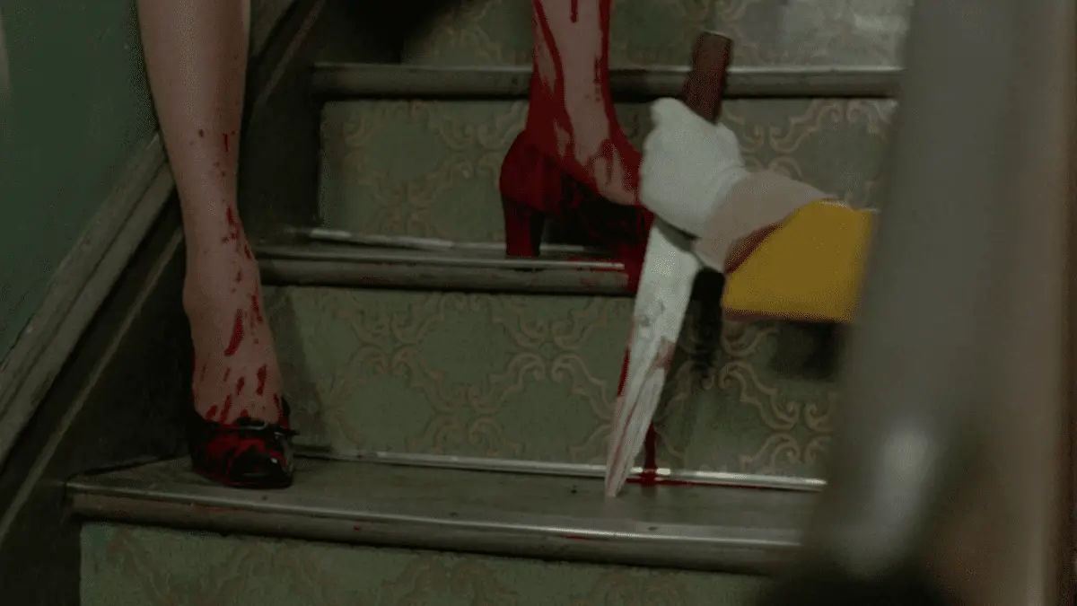 https://horrorobsessive.com/wp-content/uploads/2022/09/1280px-Alice_Sweet_Alice_staircase_stabbing_1200x675.png