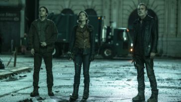 Maggie, Negan and their prisoner in the streets of NYC in The Walking Dead: Dead City pilot