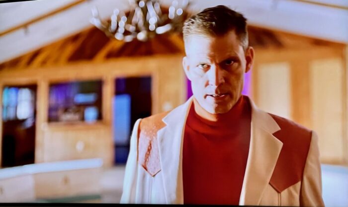 Casper Van Dien as Carter.